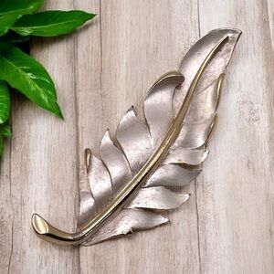 Fashionable Vintage Silver Tone Feather Leaf Statement Brooch Substantial